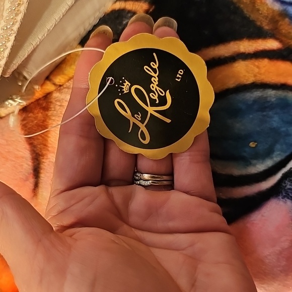 VINTAGE La Regale LTD 1980's Elegant Cream Clutch with Beaded Design. NWT! - Picture 7 of 7